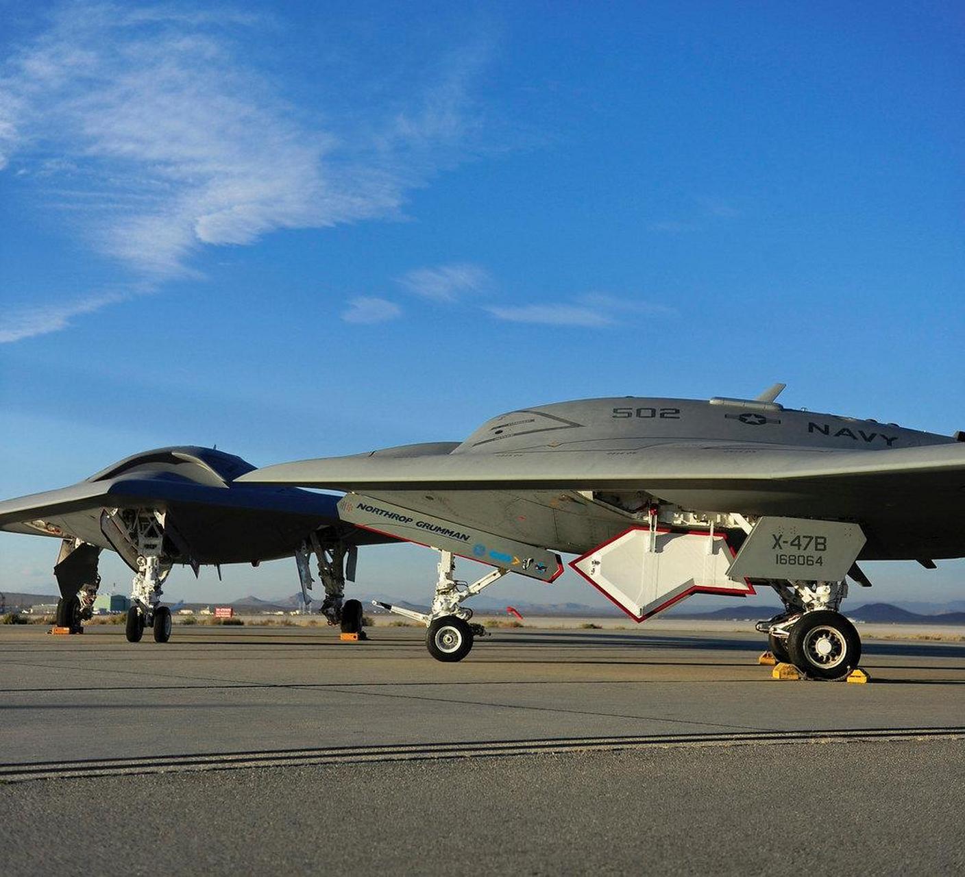 领动计划# 诺思罗普格鲁曼的x-47b双机合影,能自主飞行的无人机,后