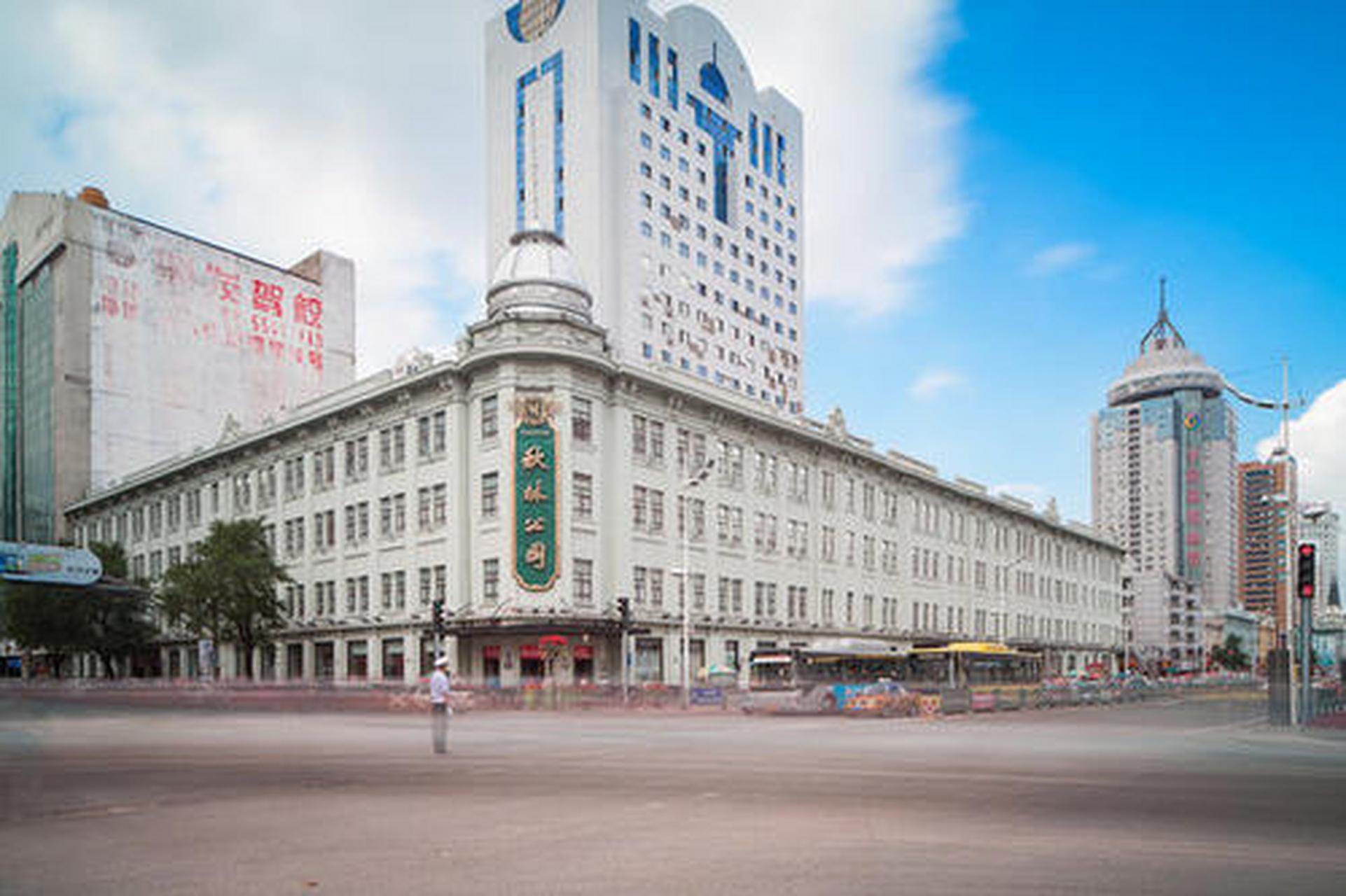 初夏好风景# 亚细亚影视城:它建立于1991年,是常州非常热门的综合性