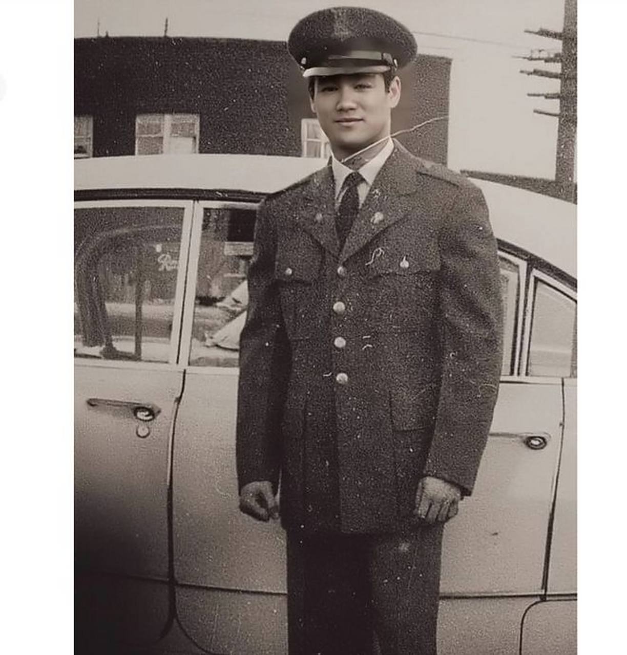 美国西雅图,李小龙身穿军服的罕见照片,他出生于旧金山,所以他的国籍