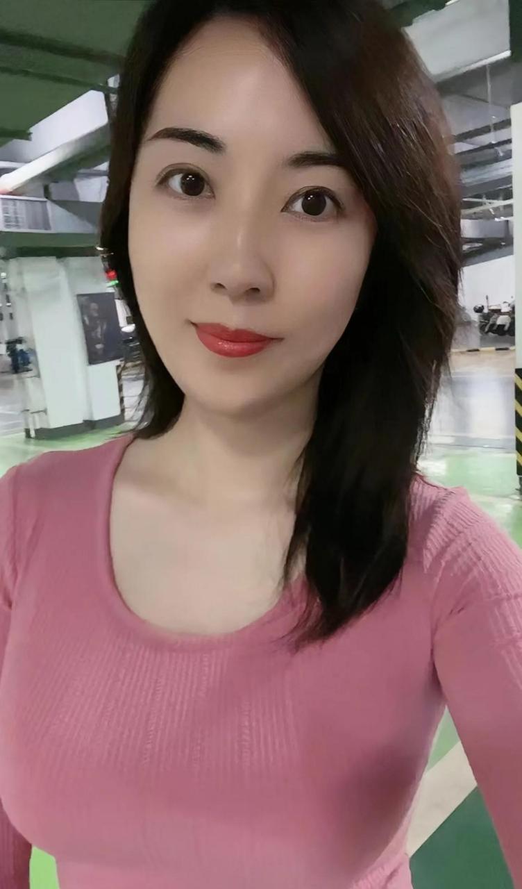 媛媛姐 来自江苏的三十岁女人媛媛姐,又漂亮又有韵味,有没有江苏的朋