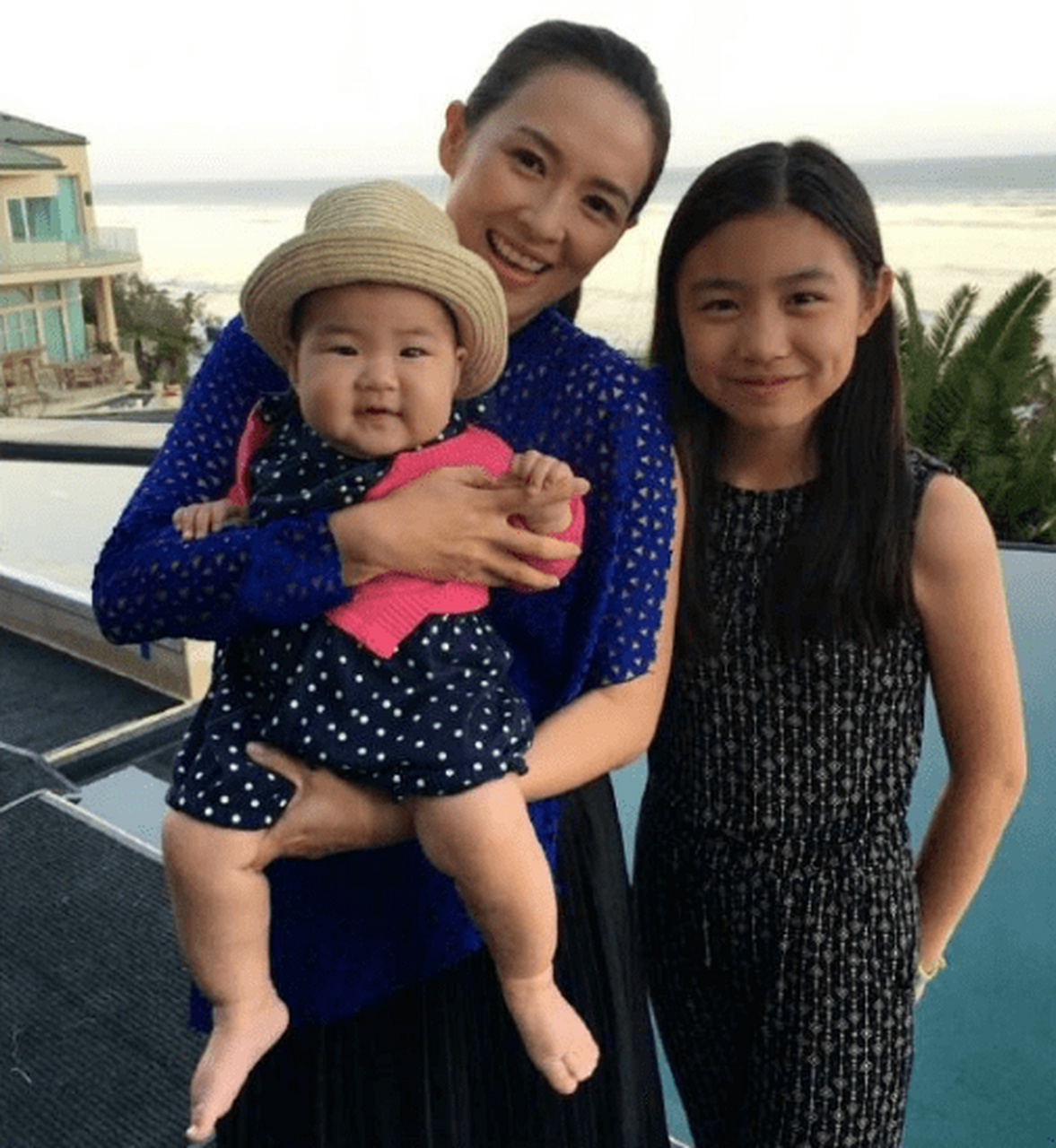 爆料与女儿小苹果真实关系,原来章子怡当后妈如此心酸  近日,葛荟婕在