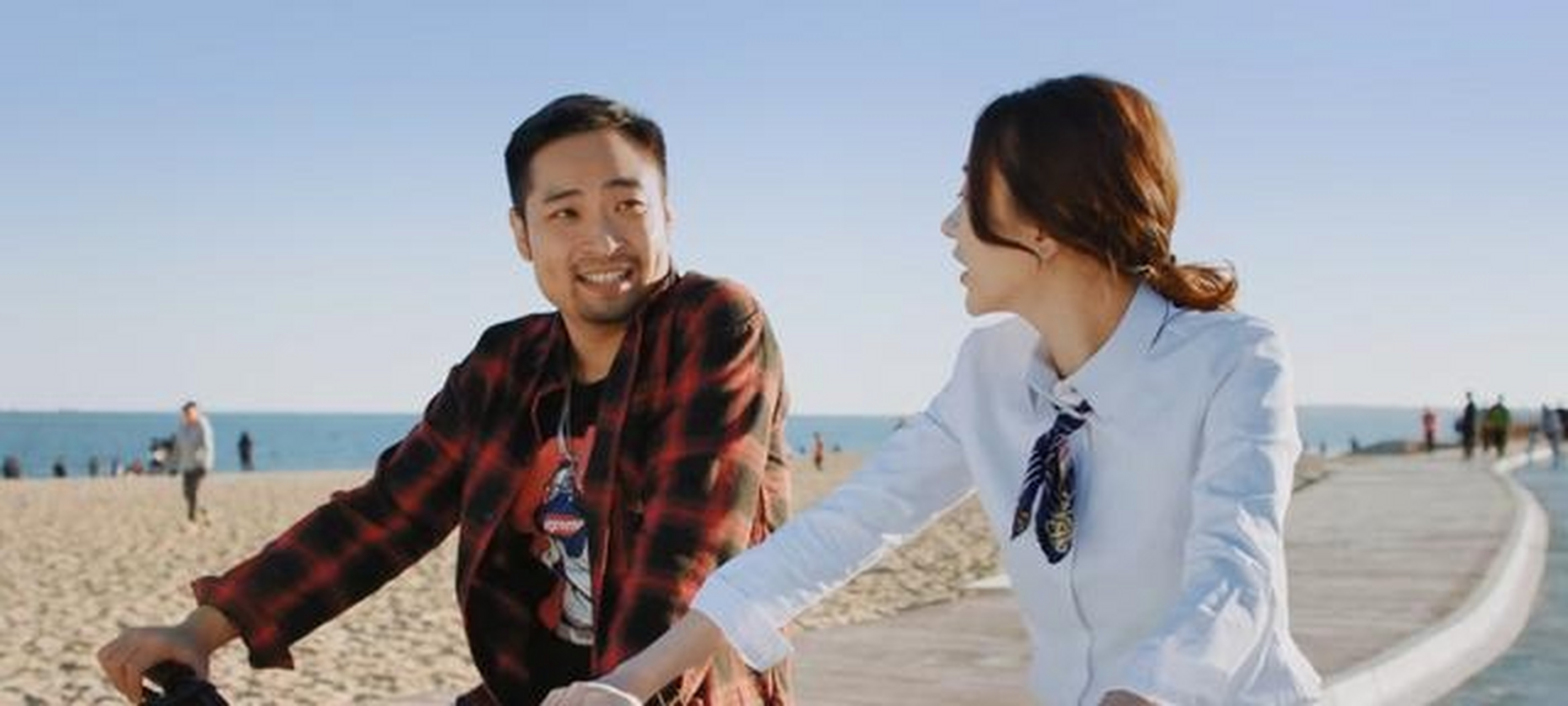 爱奇艺近期播出的网络电影《意外英雄》好评率达到90%以上,央视原主持