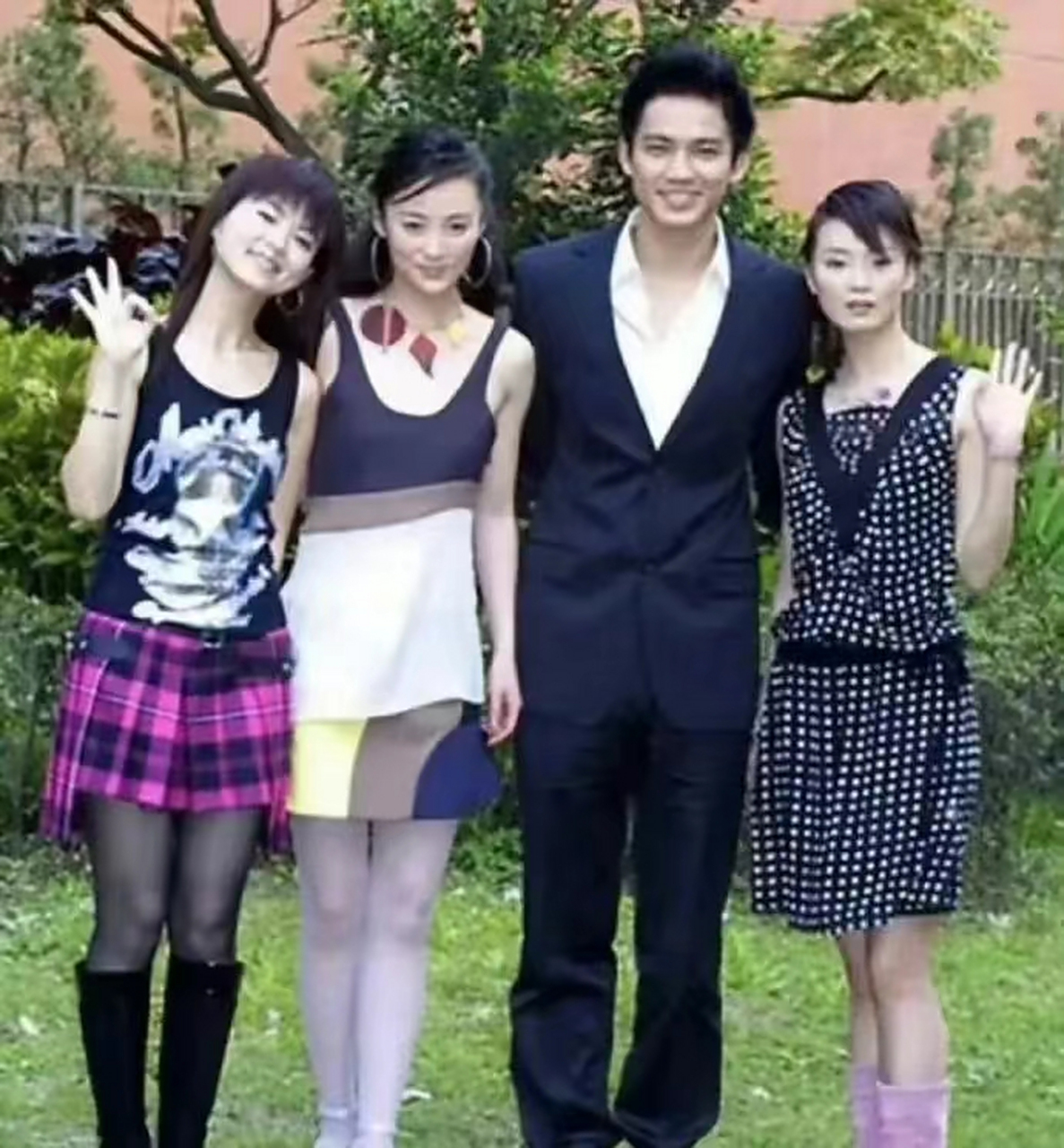 蒋勤勤王艳李湘三人同框照,我怎么觉得最美的居然是李湘呢