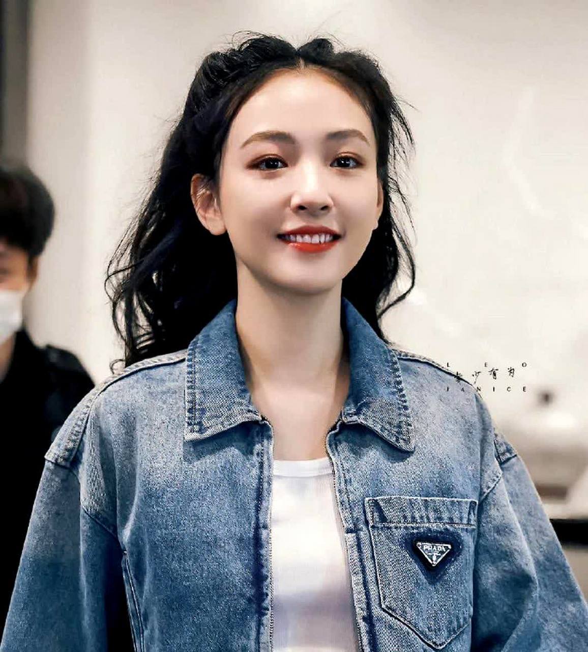 吴倩现在状态很好,眼睛明亮,很有活力.[嘘]