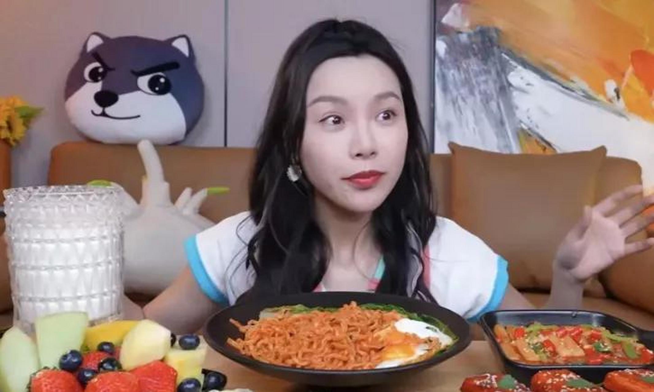 百家号星火计划 你认识她吗?美食主播小贝饿了!