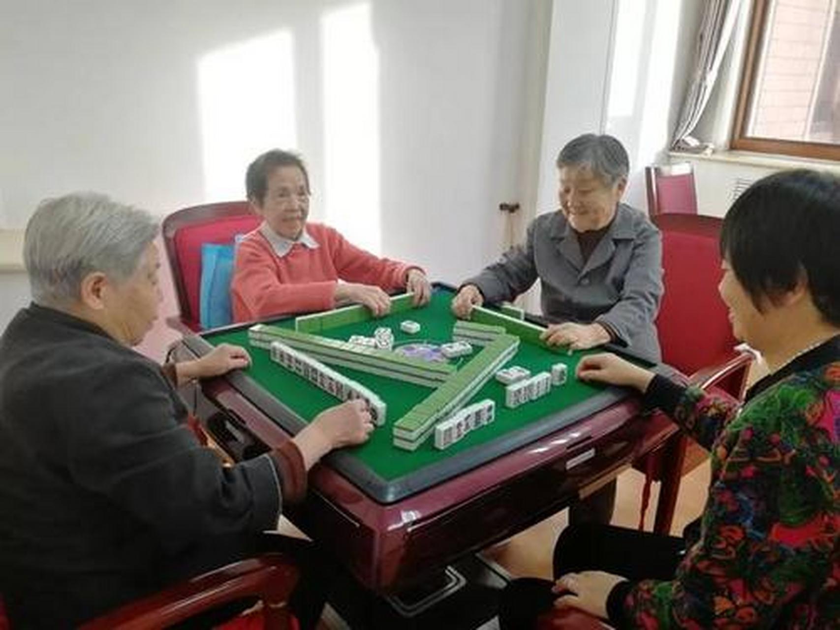 【国内老年玩具市场几乎空白,老年人专属玩具有需求缺供给】  两会