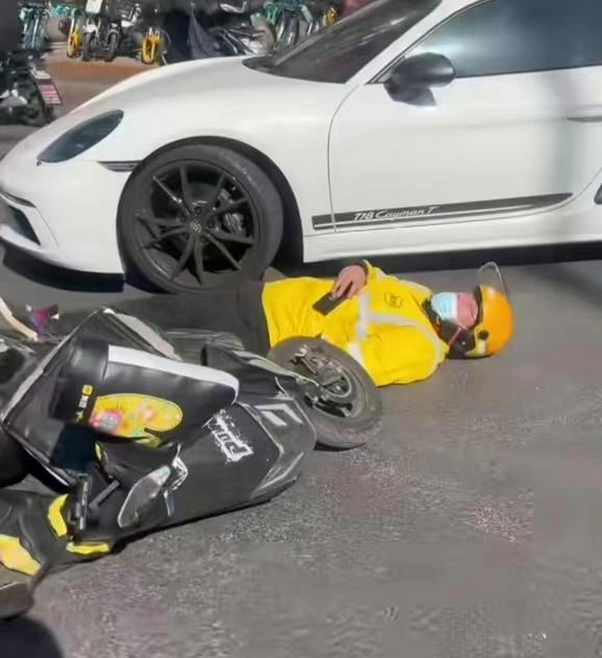 被富婆豪车撞倒了,这下捡大便宜了,可以考虑买什么车了 #趣图搞笑