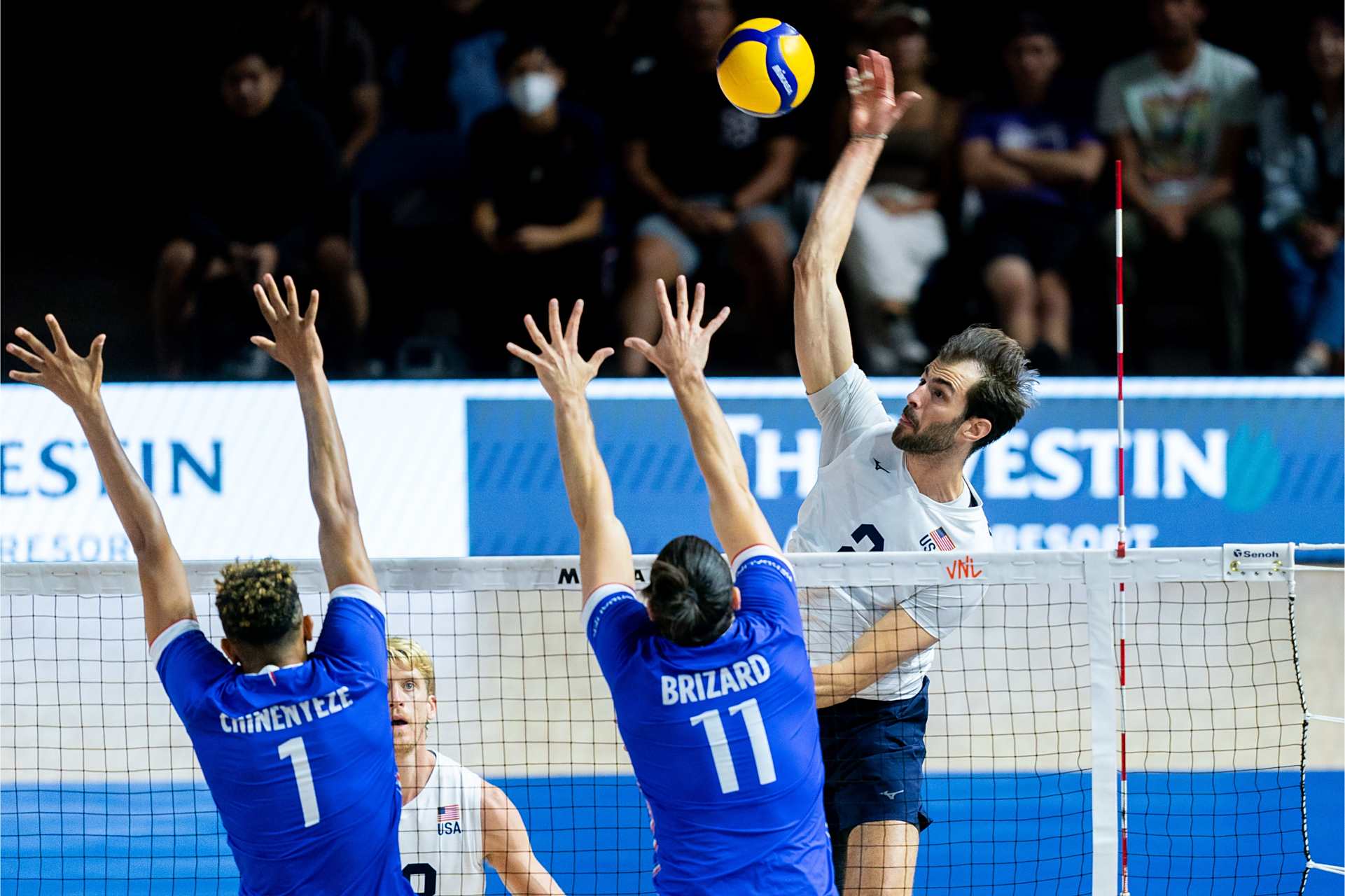 世界男排联赛- 美国男排3-0横扫法国男排 北京时间7月9日,2023年世界