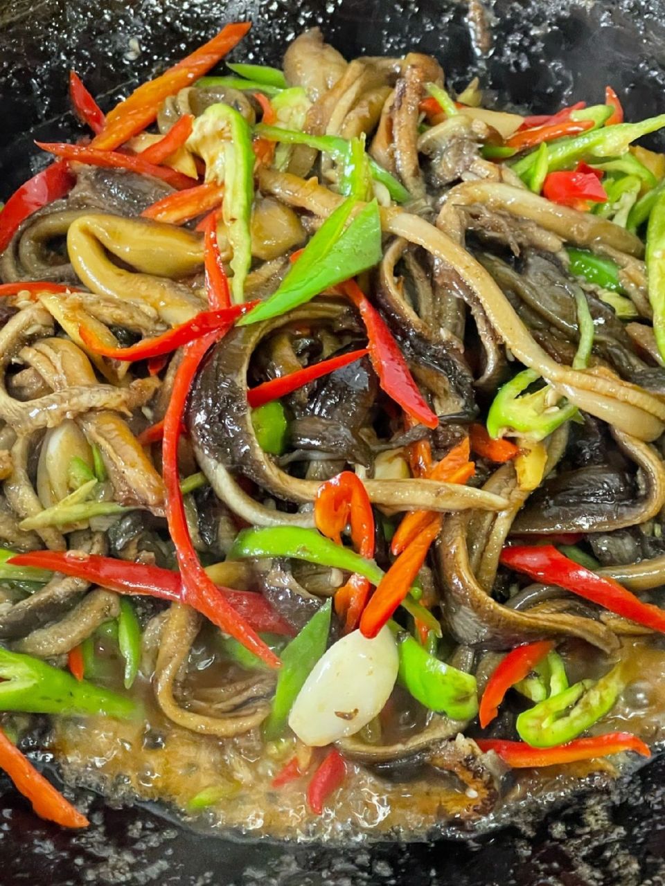 爆炒黄鳝丝,下饭家常菜 夏天怎能不来道开胃菜,开胃菜又怎能少得了