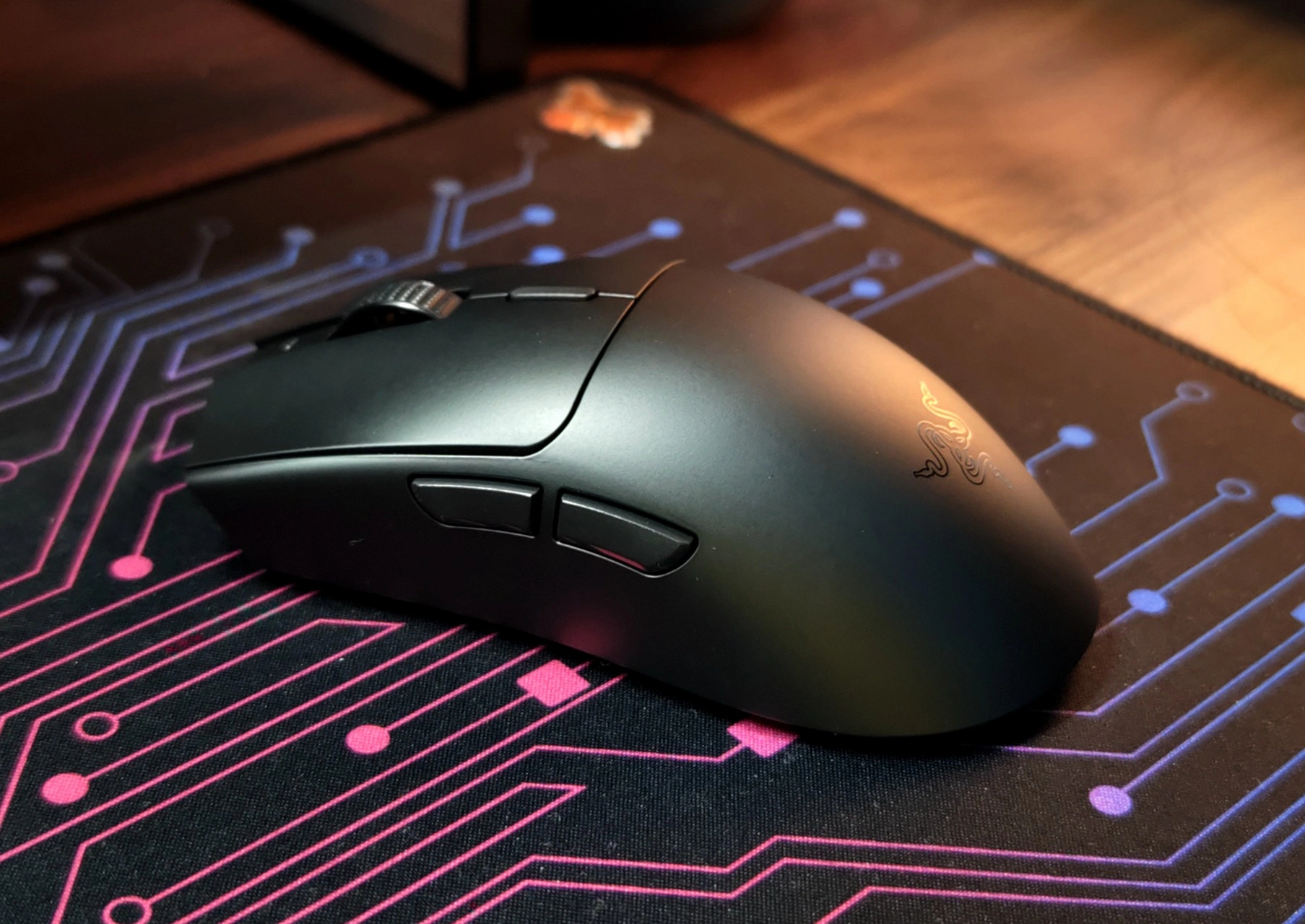 雷蛇毒蝰v3极速版游戏鼠标全新设计,未延续家族风格.