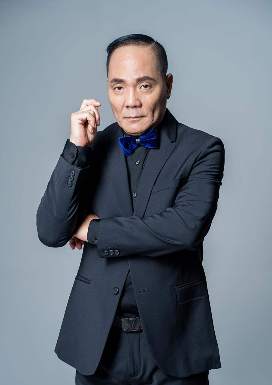 电影《赌侠》中饰演大军一角的演员程东生活近照,他今年已经60岁