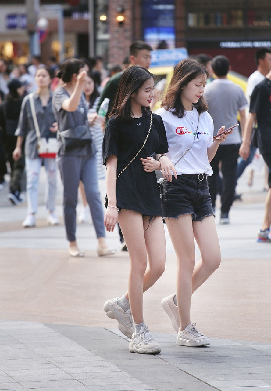 长沙街拍大长腿女神系列,是你喜欢的搭配类型吗?