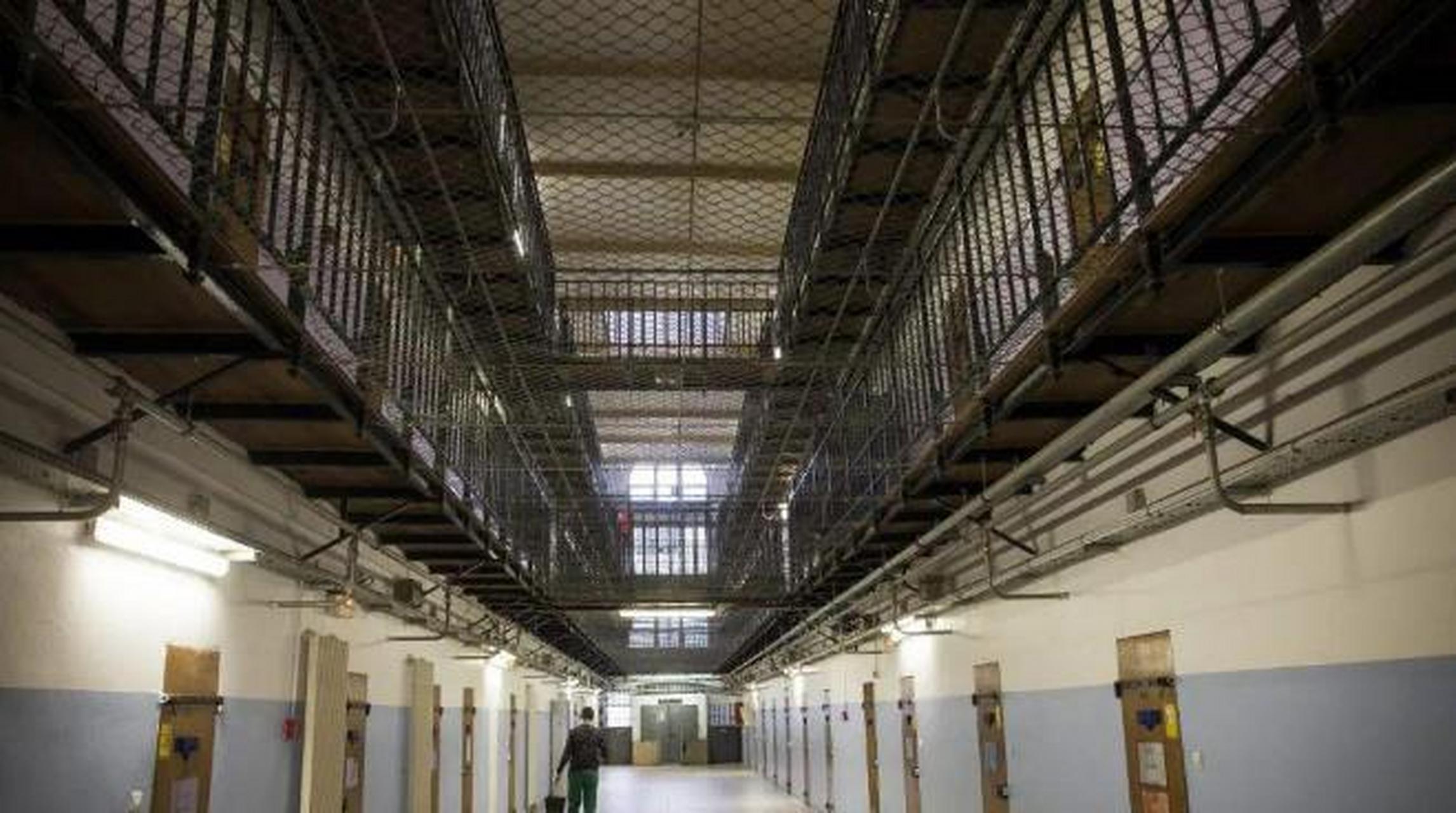 目前法国超过74000名囚犯在法国监狱里服刑,这一数字令人震撼,据说