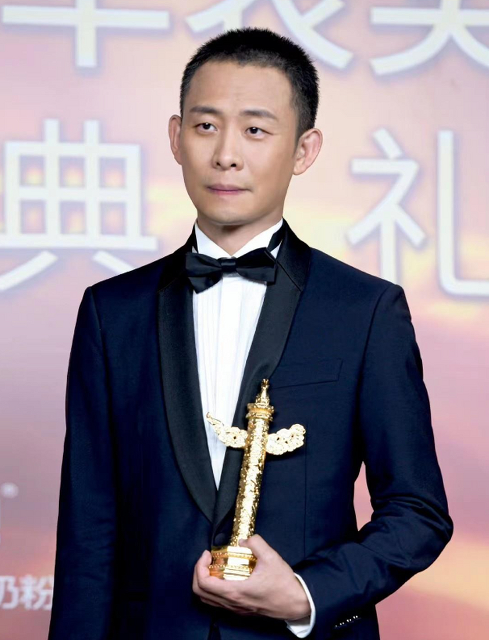 张译华表奖优秀男演员#  中青年演员中,最能打的,就是张译,他也是实