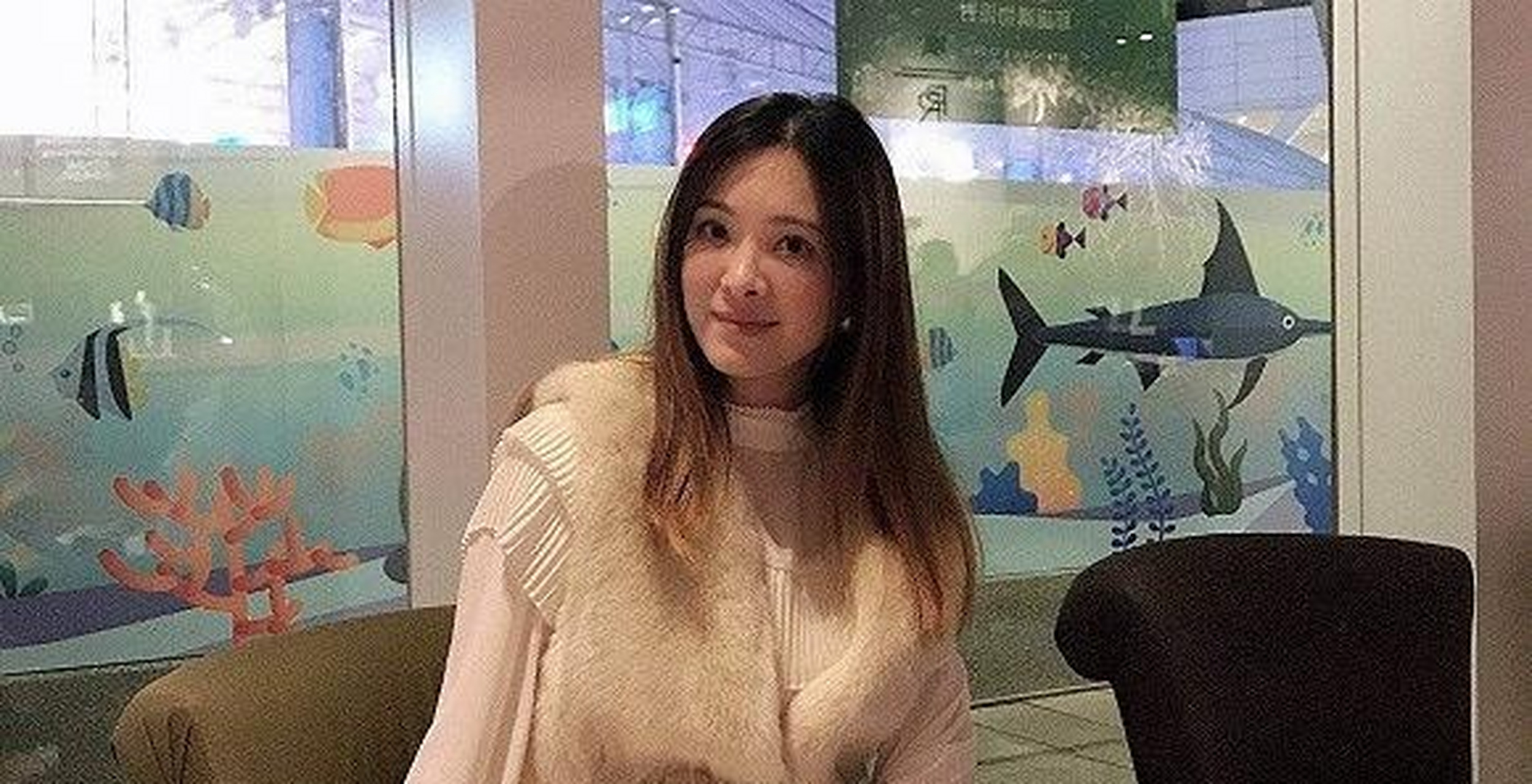 据说刘真读国中的时候就非常漂亮,出色,是当时的校花,是很多男生心目