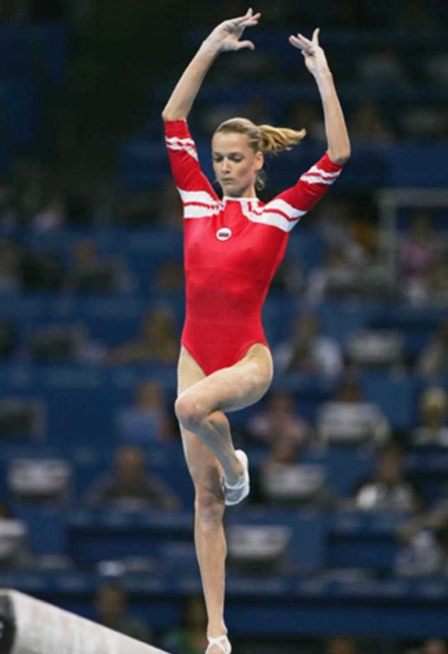 霍尔金娜是曾经的体操女神