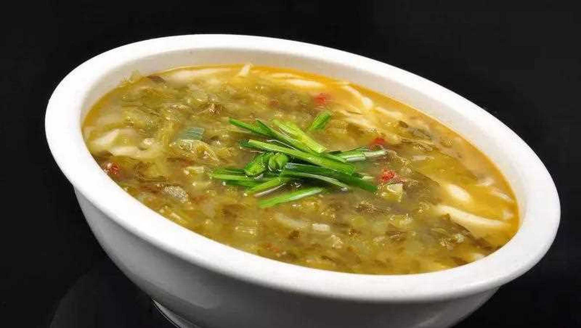 凉鱼鱼是陕西非常美味的一种地方小吃,滑嫩鲜美,酸辣可口,味道十分的