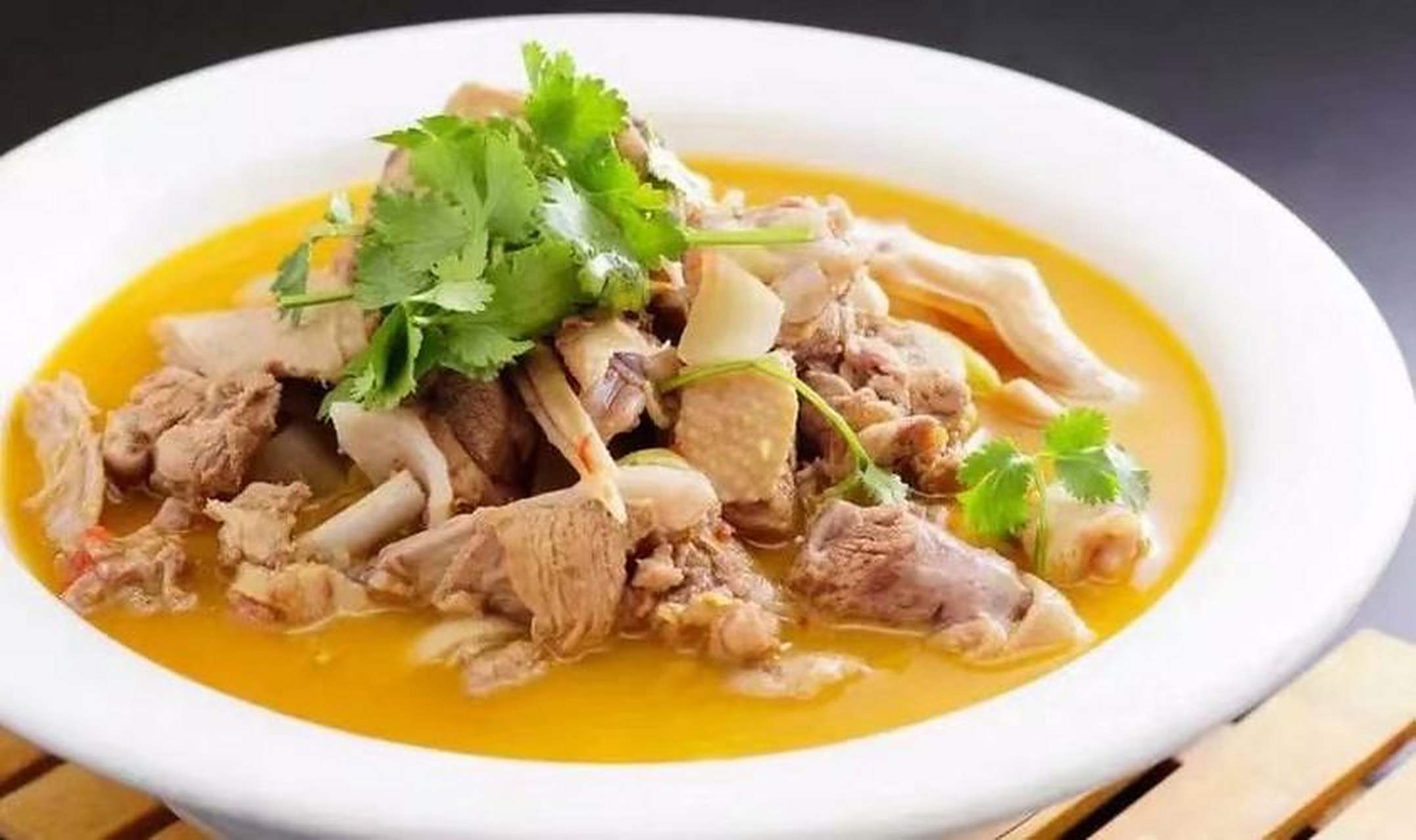 99萝卜焖鸭肉的做法99  99萝卜焖鸭肉是一道美味的中式烹饪菜肴