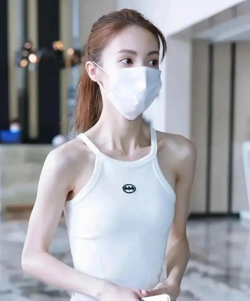 金晨这也太瘦了吧!都快皮包骨,瘦成纸片人了!