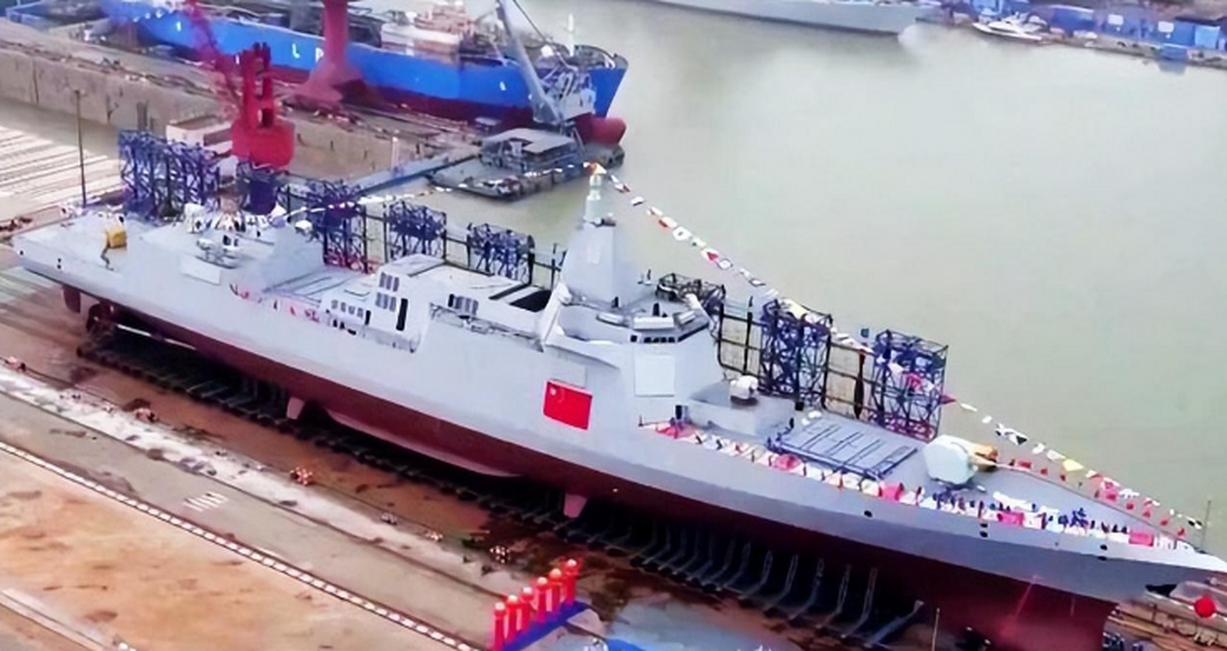 第二批055型驱逐舰开建,成人民币国际化坚强的后盾 在国家军队的建设