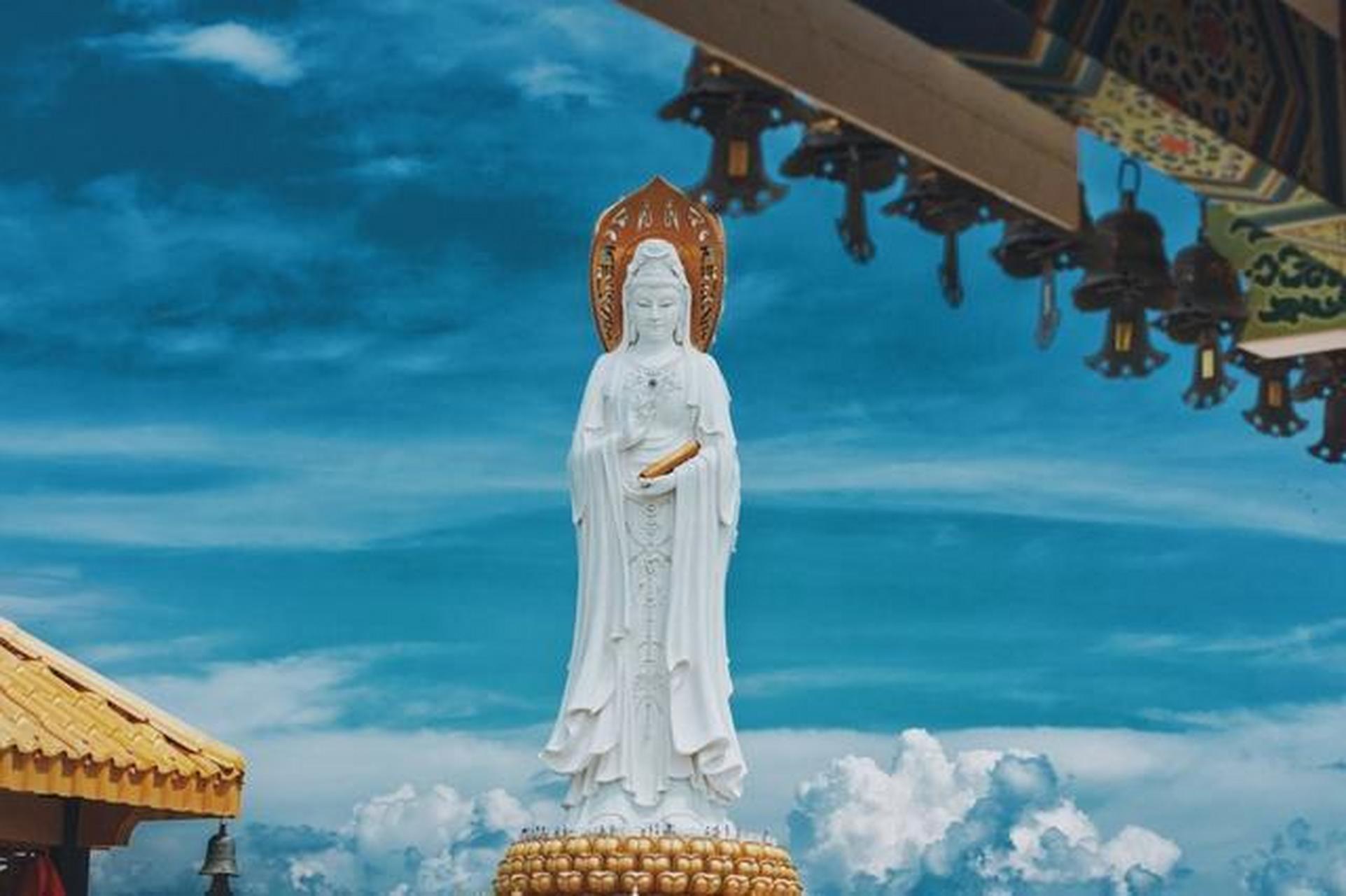 佛教中有很多的佛和菩萨,我们熟知的本师释迦摩尼佛;西方极乐世界阿