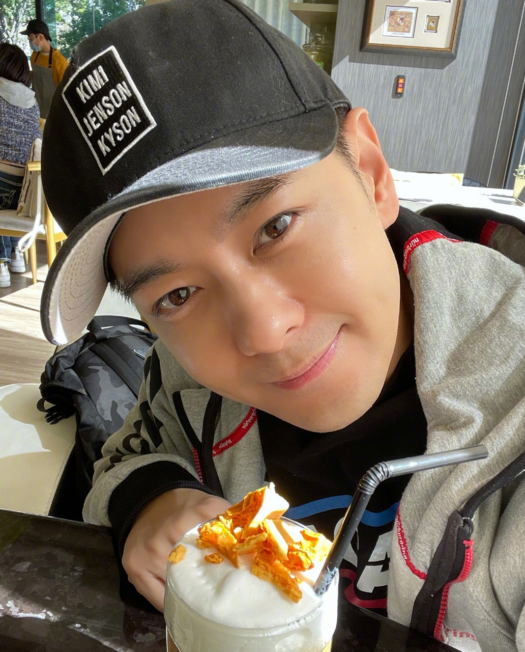 林志颖一家真是太高颜值了,近日携带双胞胎儿子去公园野餐,两兄弟穿着