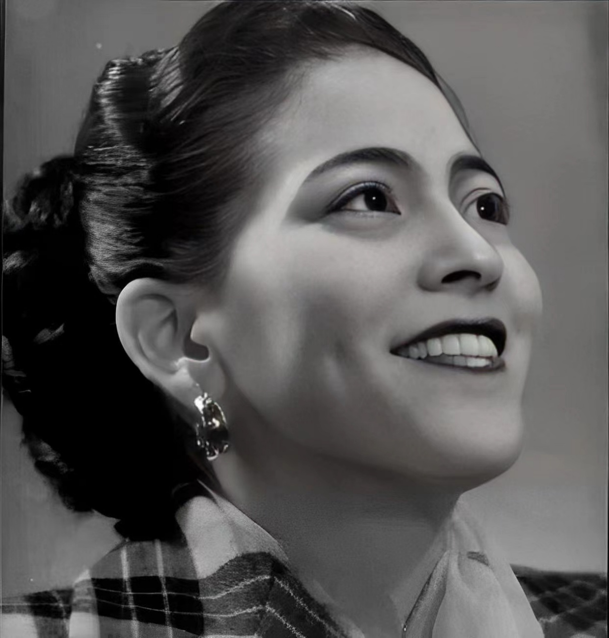 赌王原配黎婉华的旧照,年轻时曾号称澳门第一美女!