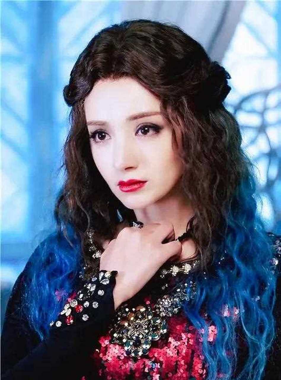 《幻城》中岚裳的服装造型,麦迪娜还是挺适合古装的!