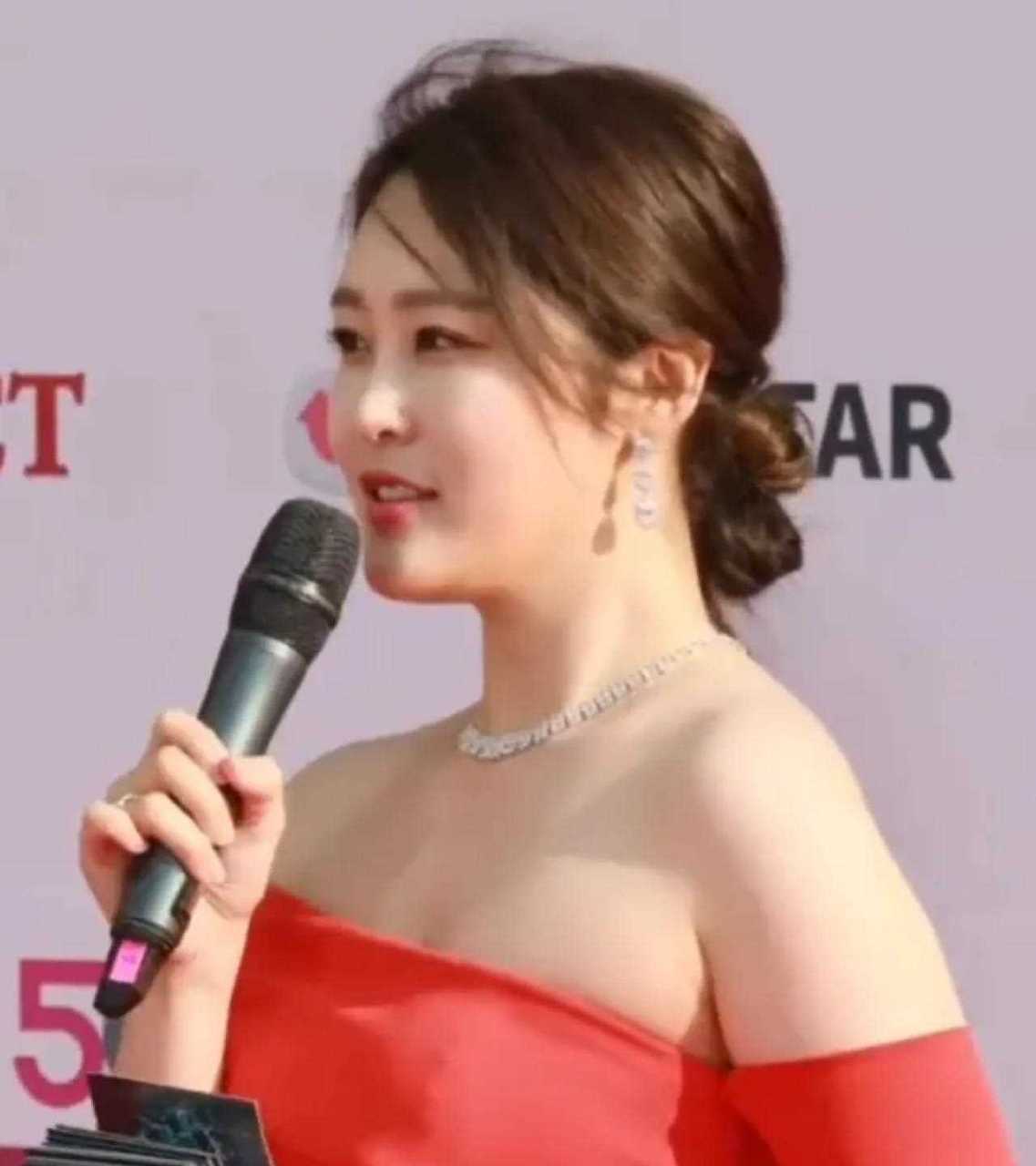 她是韩国第一胖女明星,号称"微胖界的杠把子.