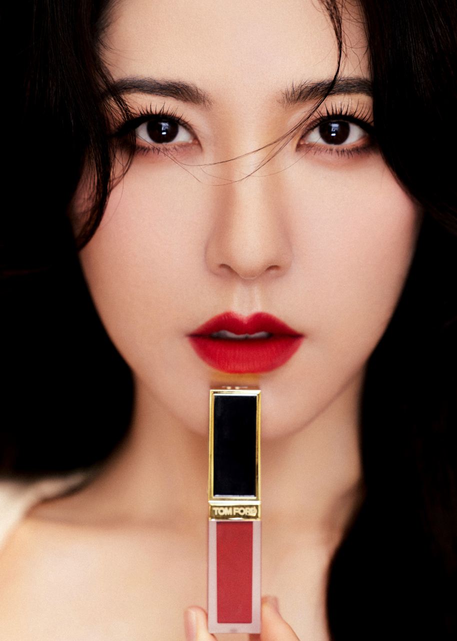 实力诠释复古美人,红唇造型美到极致,迷人魅力完全展现!