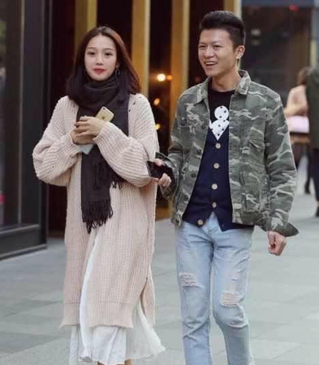 街拍路上大秀恩爱的情侣们甜蜜蜜