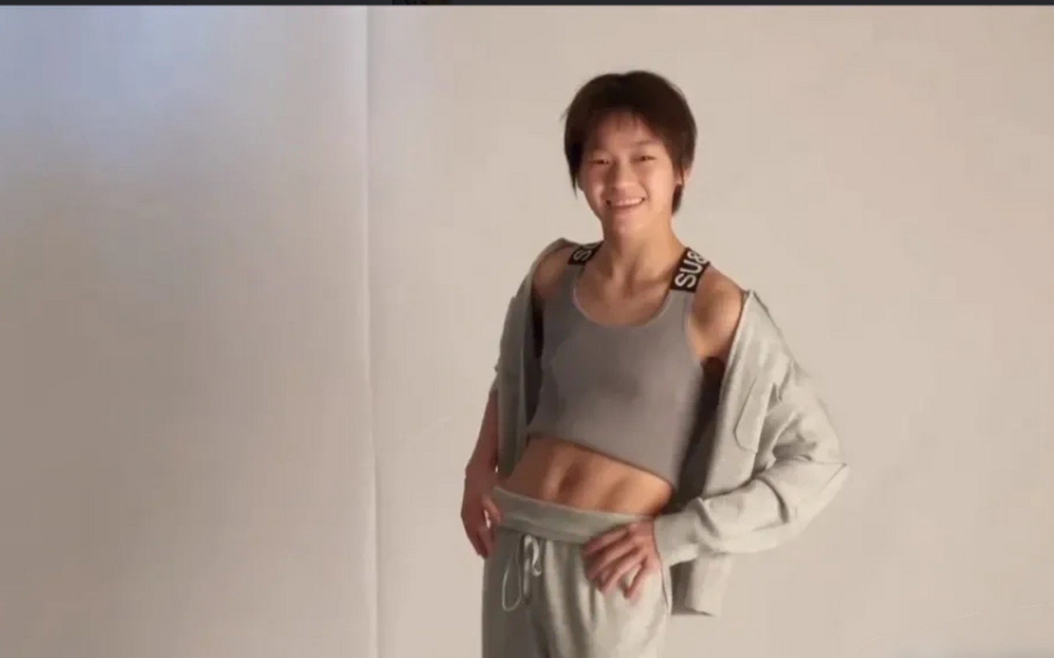 女大十八变,奥运冠军全红婵这腹肌也太厉害了.