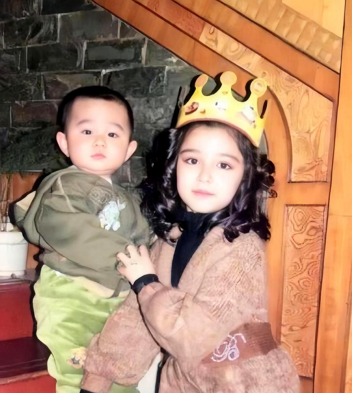 小时候,迪丽热巴就像一个芭比娃娃一样可爱!