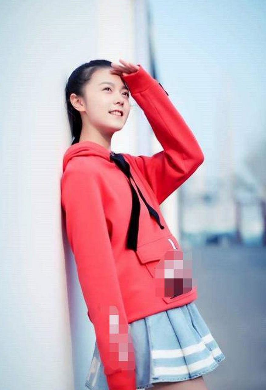 林妙妙摘下眼镜大变样,穿蓝长裙美炸了,撞衫迪丽热巴也丝毫不输 赵今