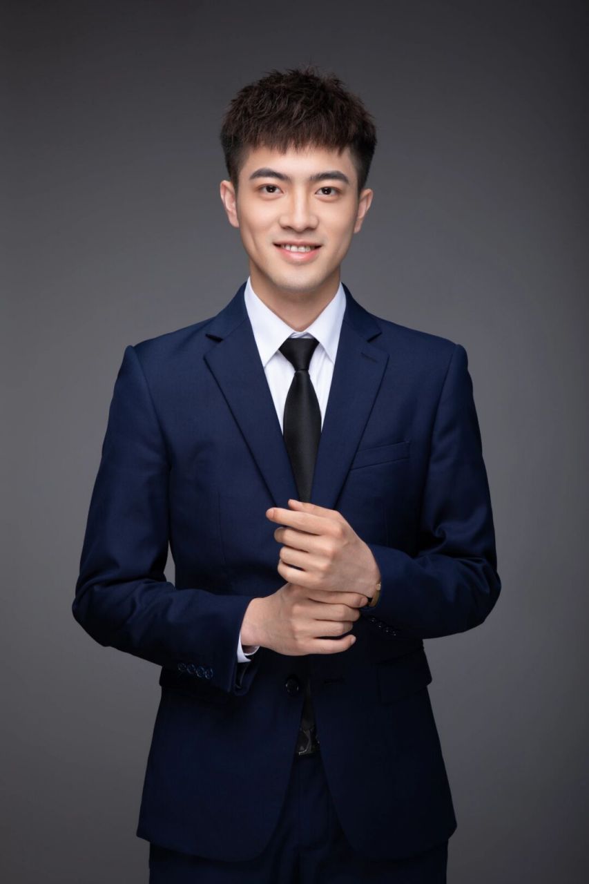 地产销售精英职业照  亲爱的房地产销售同行们,你们是否正在为即将