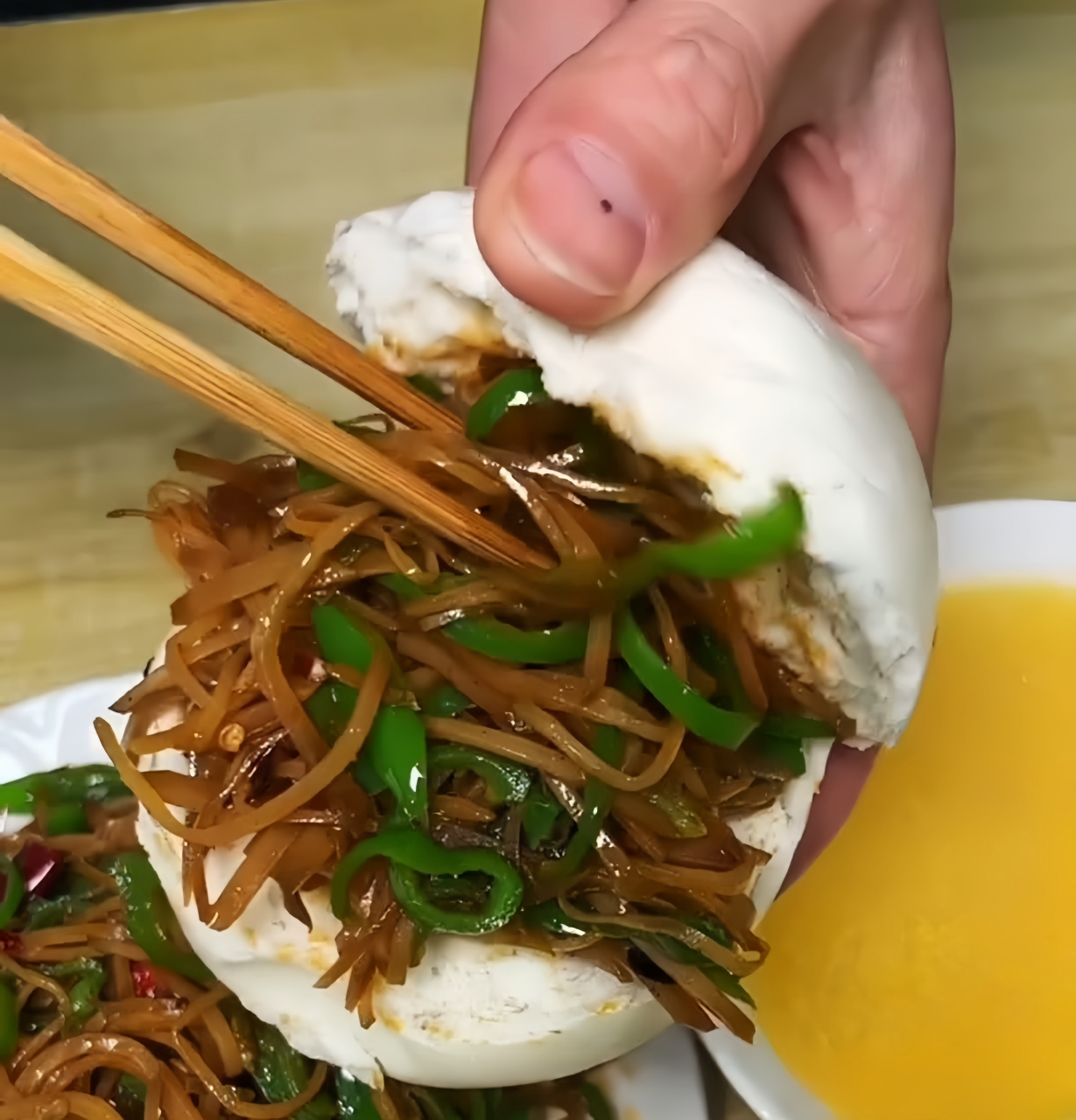 咸菜馒头的美味程度简直超越了肉包子,实在令人陶醉!