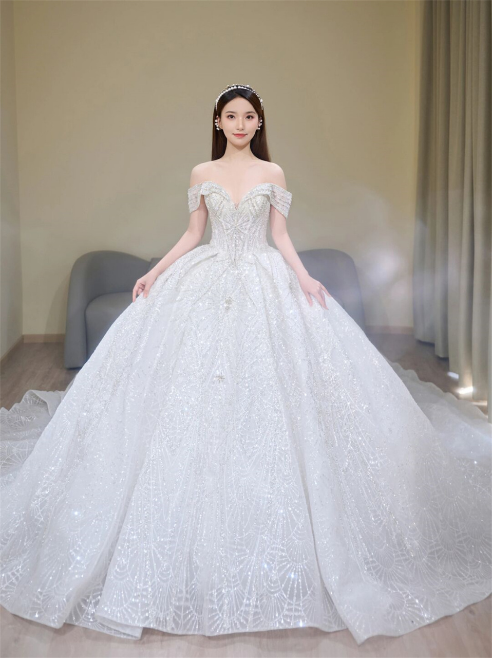 挑选婚纱的万能公式  很多仙女在挑选婚纱时,总是疑惑什么类型的婚纱