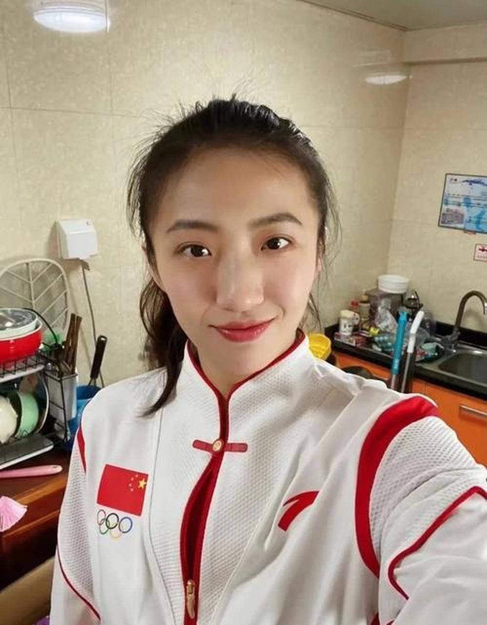 在火速回归中国女排,并帮助中国女排完成了亚运会夺冠任务后,丁霞的