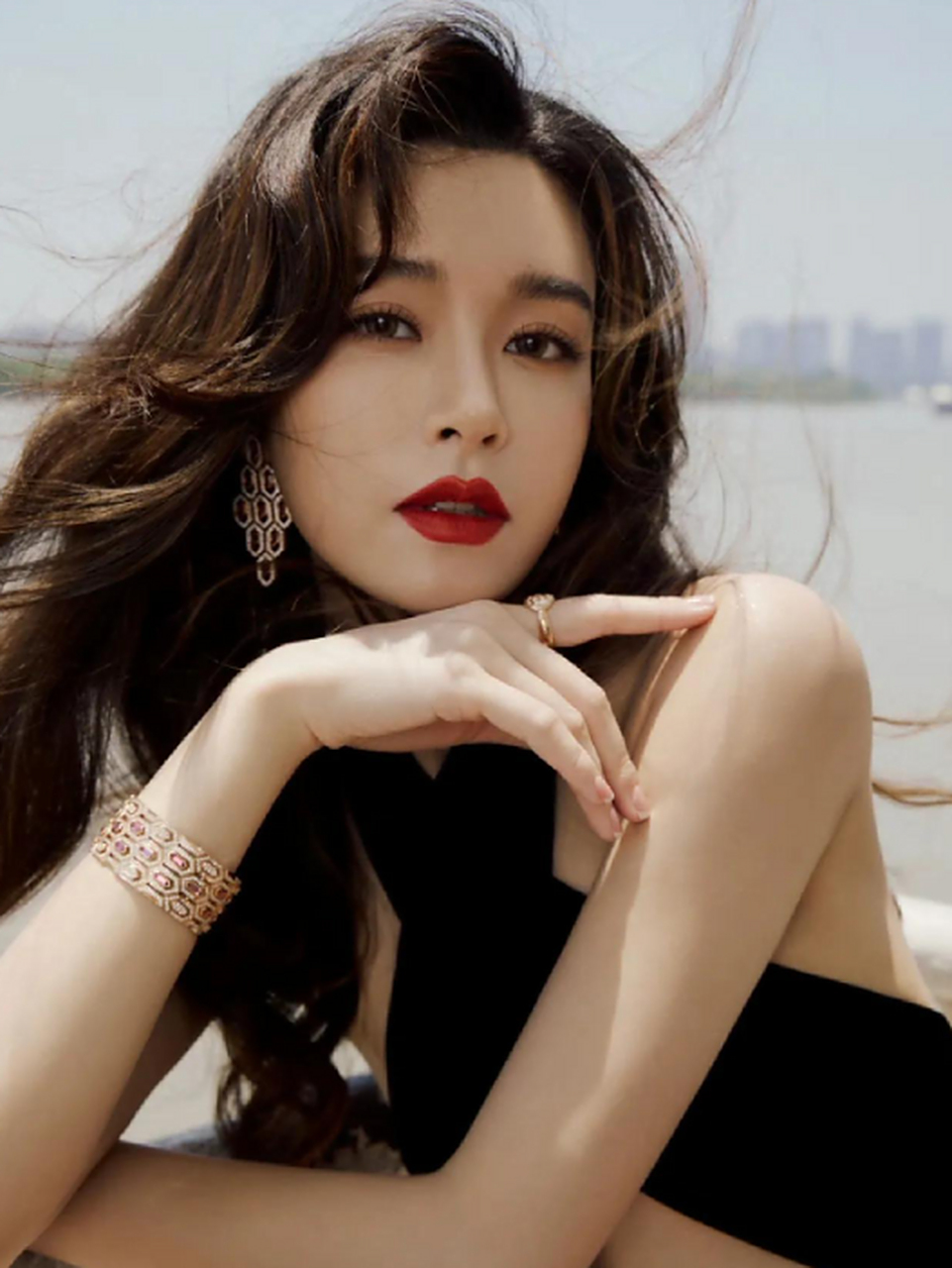 香港女演员文咏珊,是一位美丽而优雅的女性.