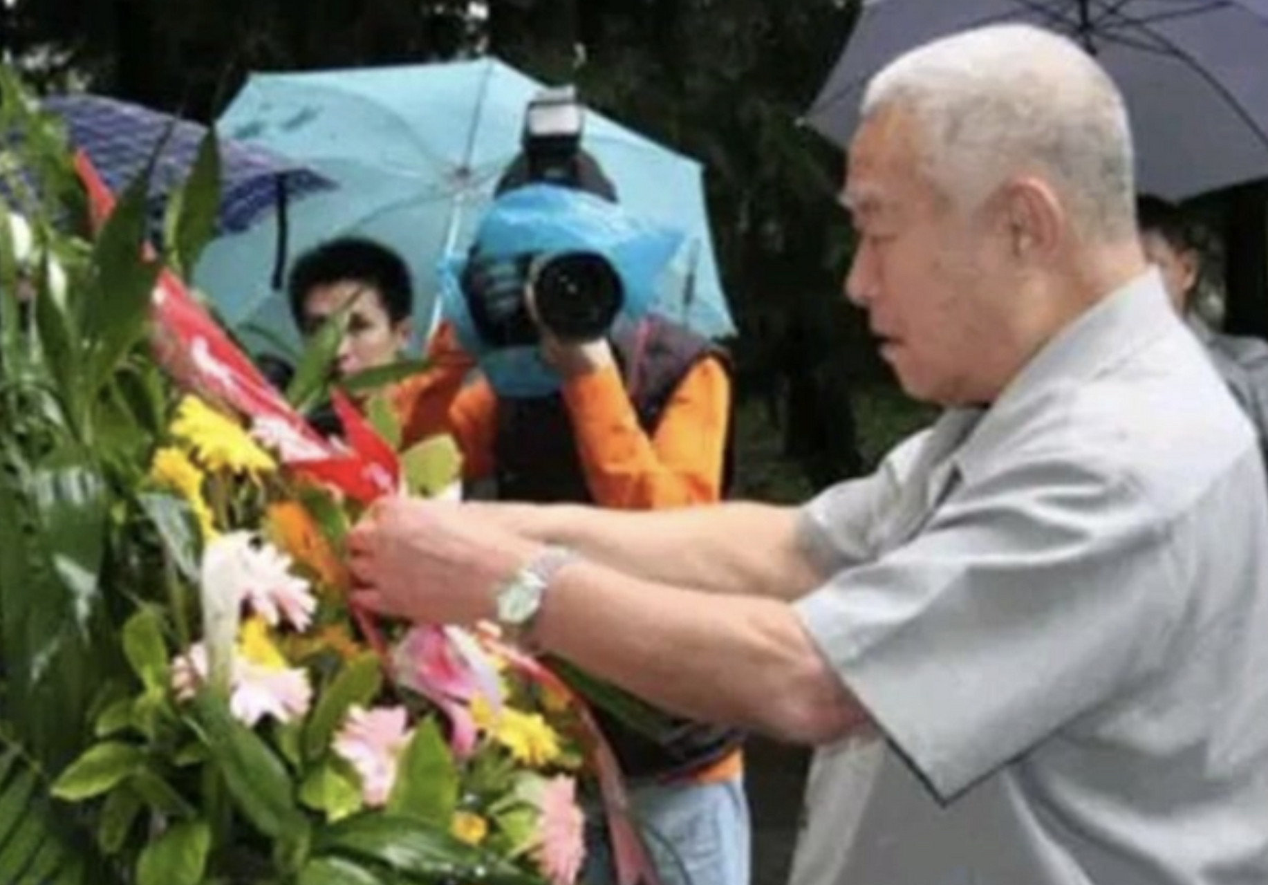 侯书军:成都军区第一任空军司令员,1988年,62岁的他因优异的表现和