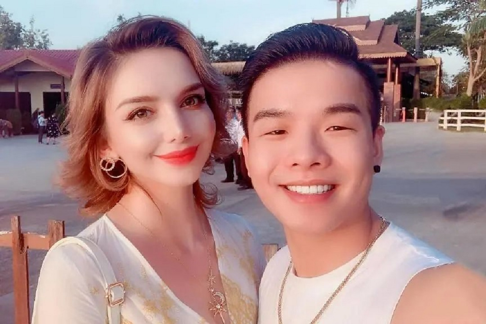 短视频平台上的夫妻网红不少,凯诺和梦露或许是唯一一对跨国夫妻,他们