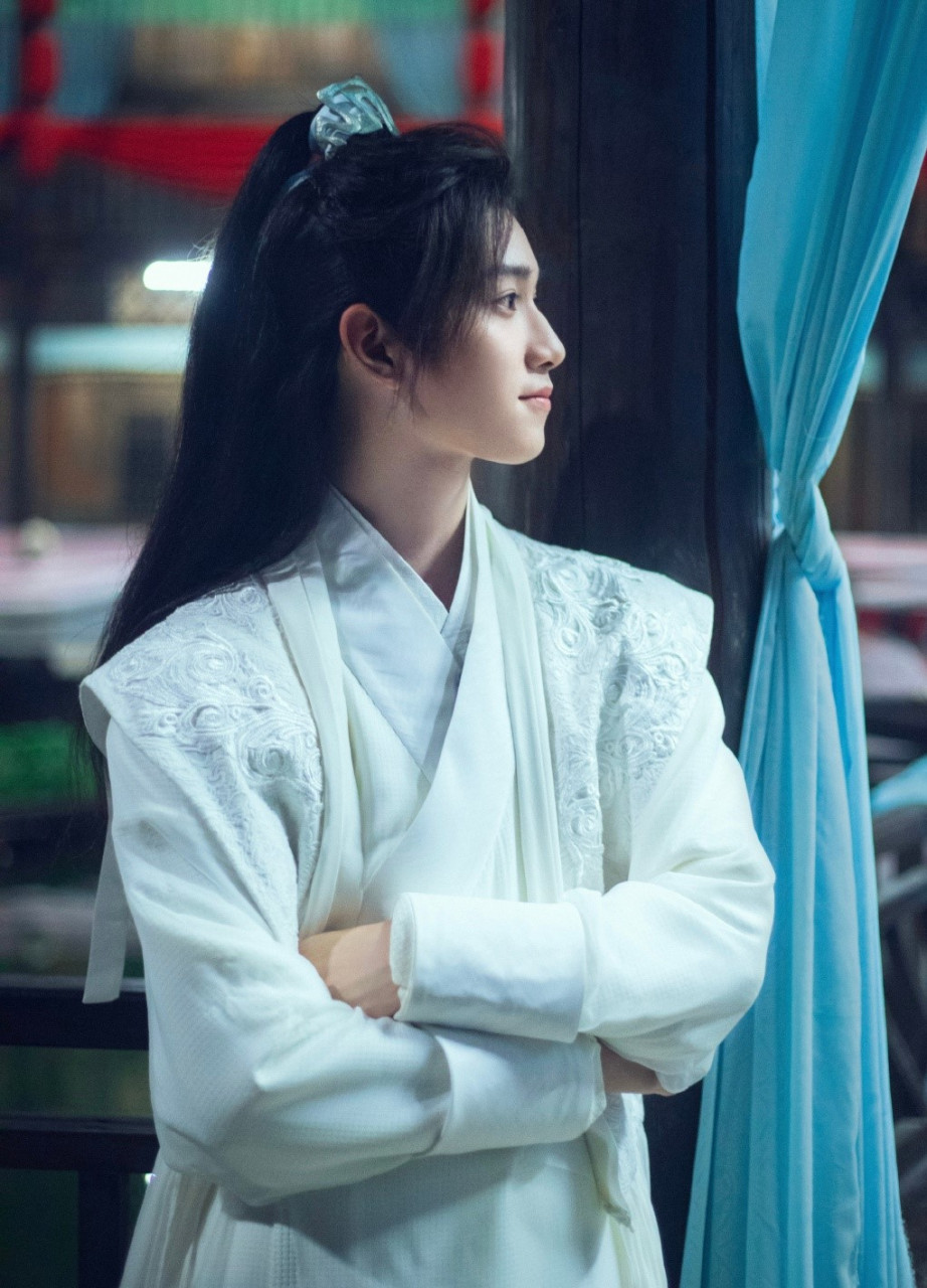 星闻#  敖子逸这次的造型,是不是大家心中的古装美男子形象?