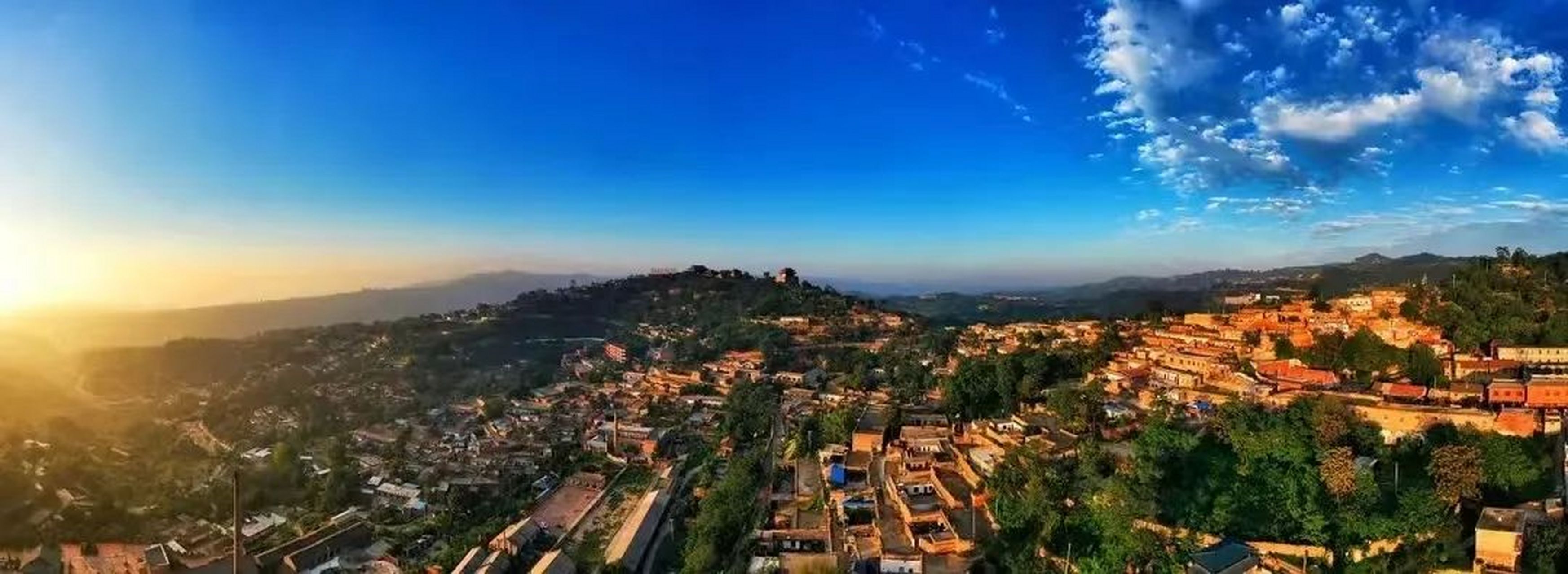 陈炉古镇景区 这里是铜川陈炉,罐罐垒墙,瓷片铺路,千年陶瓷技艺传承.