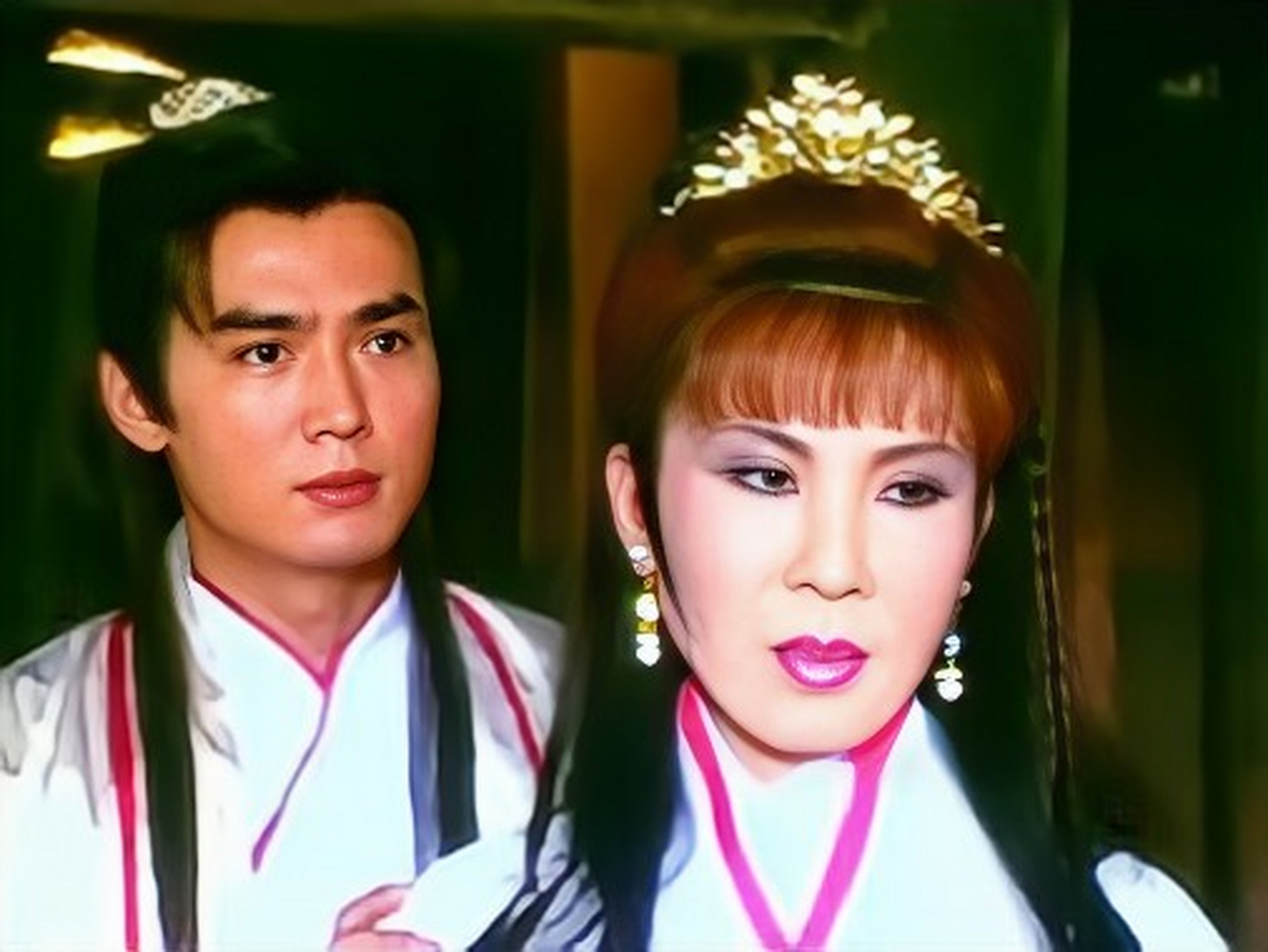 1998年,38岁的杨钧钧投资3000万拍《西门无恨》,特意找来两大帅哥