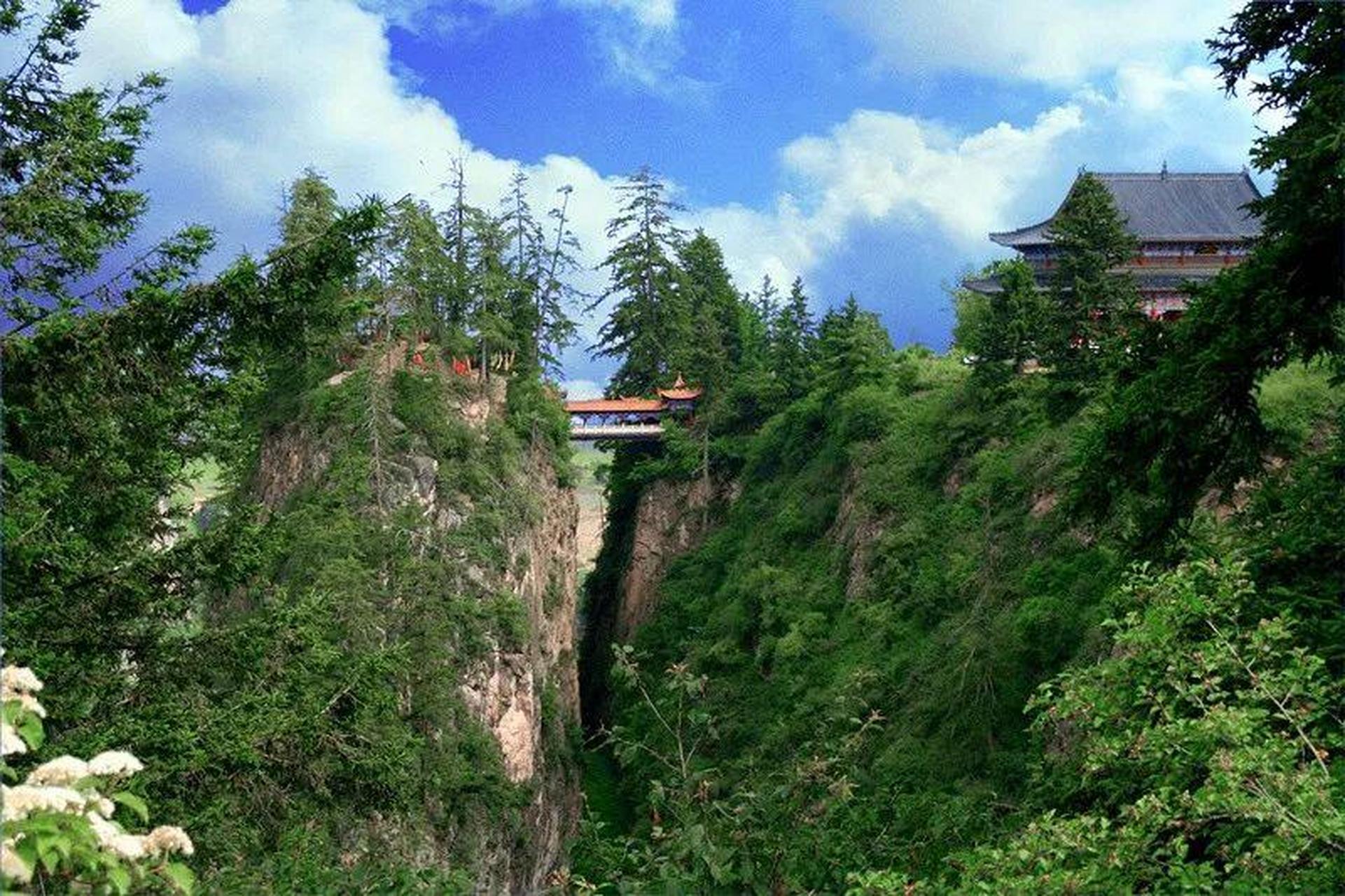 五一去哪玩儿#漳县贵清山被誉为陇中的"小华山","贵清仙境", 因其