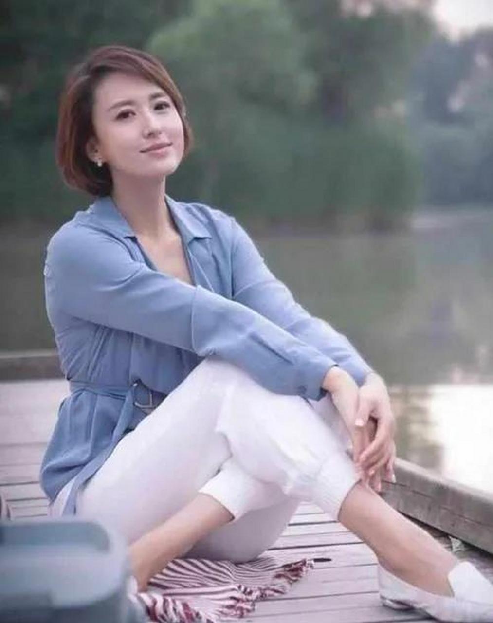 据媒体报道,央视主持人张蕾近日已正式离职.