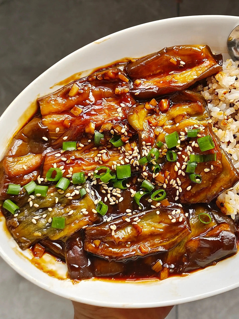 10分钟就做好的早餐低卡减脂蒲烧茄子盖饭  茄子真的不需要过油也可以