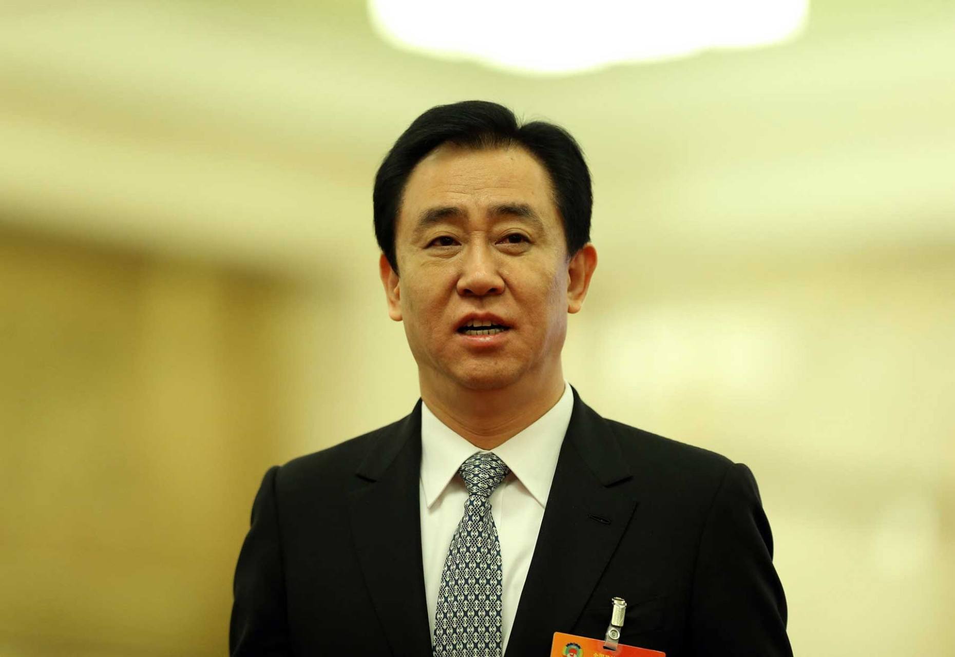 其次,恒大的债务危机终于看到了解决的曙光,这个时候跑,所有