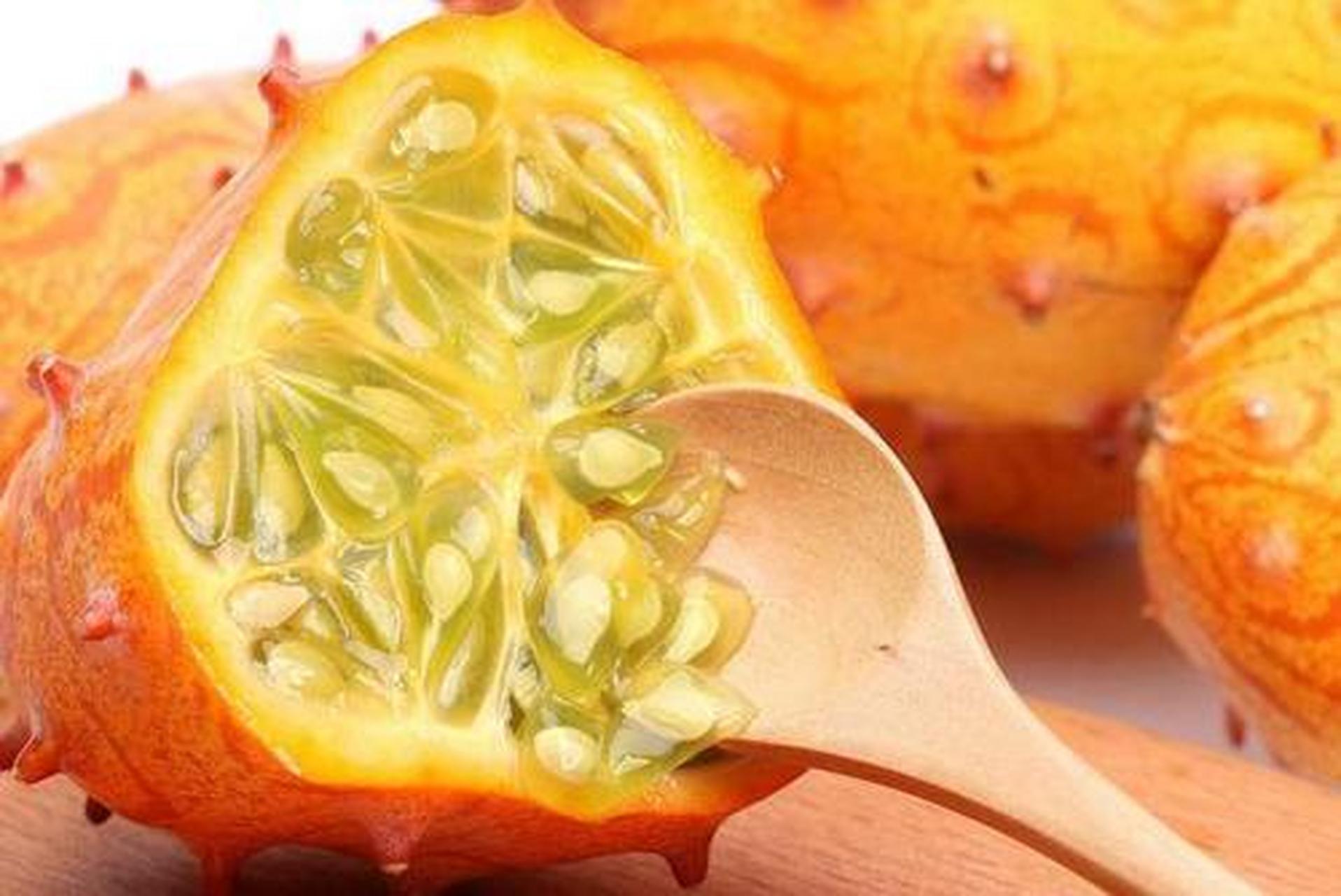 4月放肆吃#火参果:火参果切开之后看起来特别的香百香果,但是味道