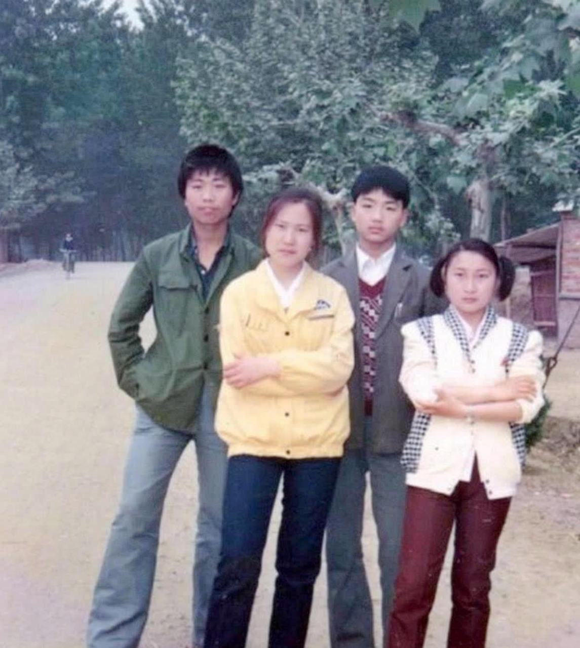 刘强东年轻时的照片,没想到他会有这么大的成就[嘘][三哈][得意]